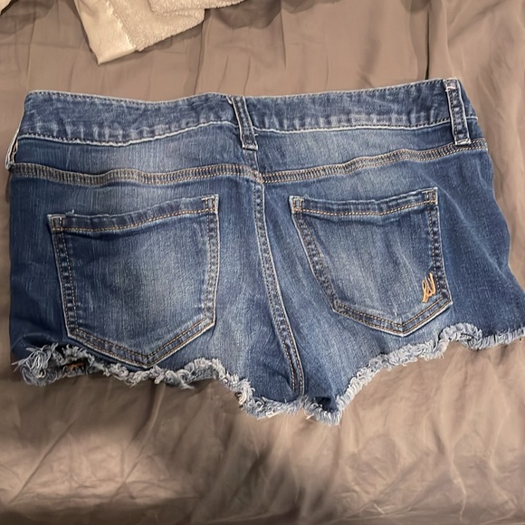 Express Jean shorts - Picture 2 of 3